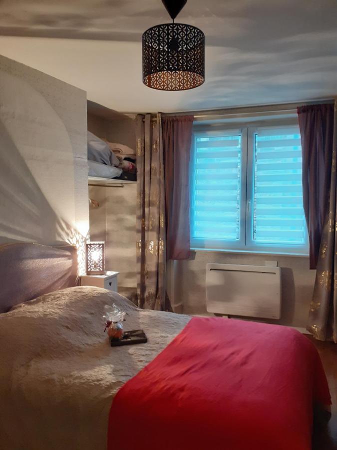 Отель 7042Douce Nuit Saint-Germain-Laval  Экстерьер фото